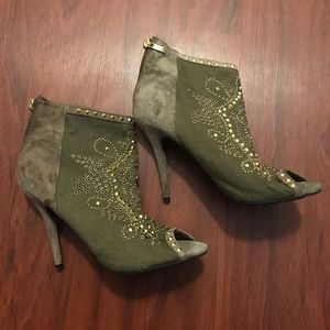 Ziggy soho green heeled studded green boots 9